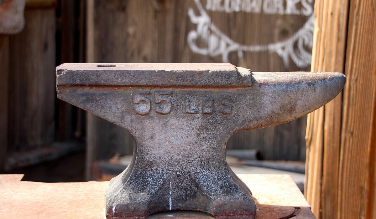 How to Build a Simple Backyard Forge Safely